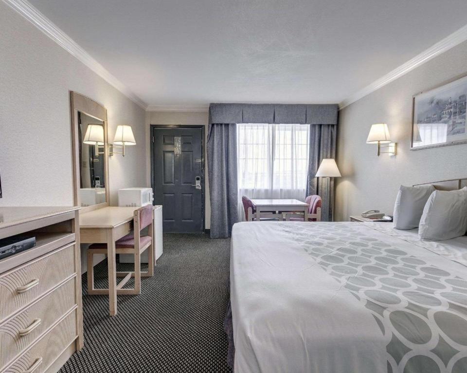 Econo Lodge Ван-Хорн Экстерьер фото